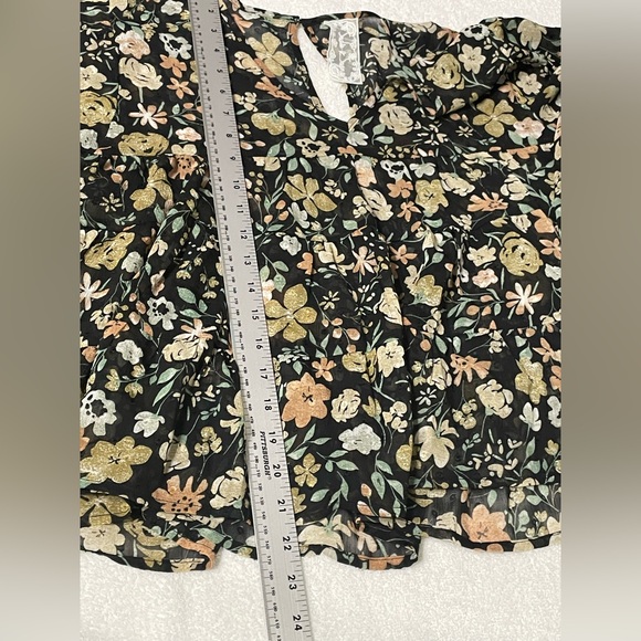 Sadie & Sage Daydreams Floral Blouse Size S - Picture 13 of 15